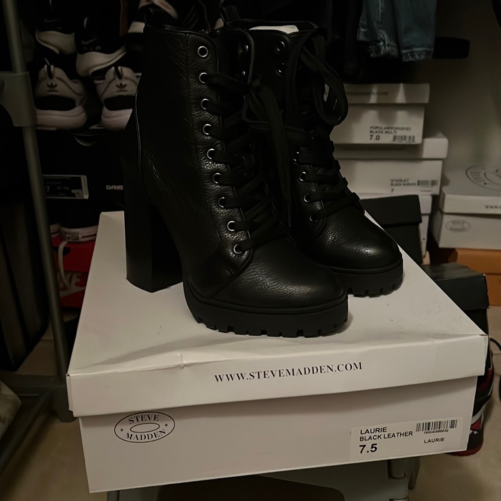 Laurie black leather Steve Madden boots
